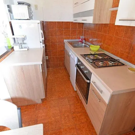 Apartment In 33349 *
