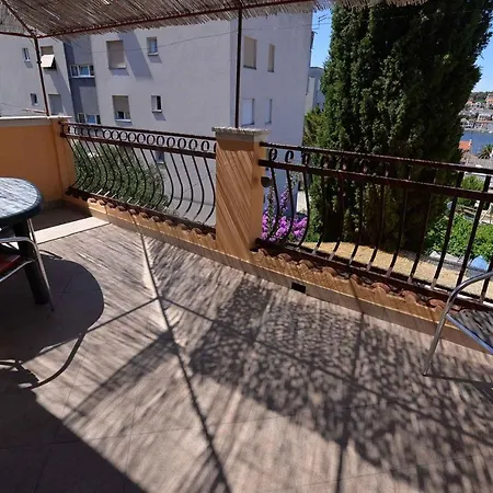 Apartment In 33349 *